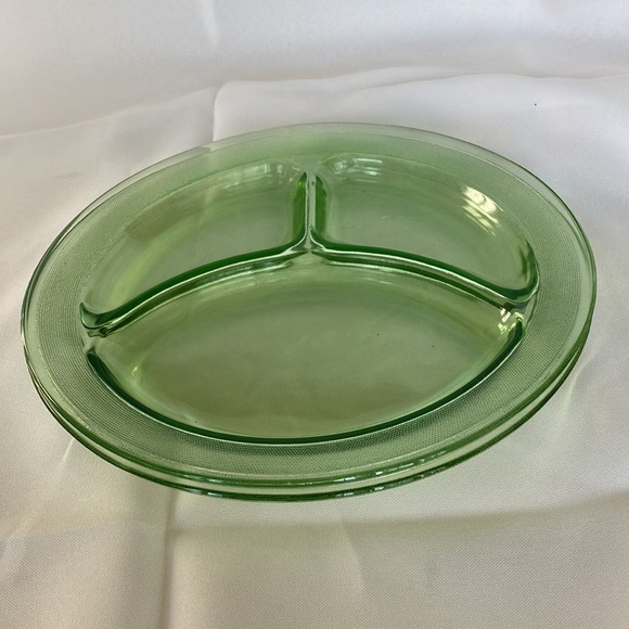 Vintage Depression Green Uranium Divided Plates, 9 1/2” Across - Picture 4 of 6